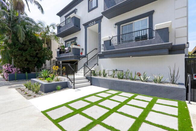 1325 N Poinsettia Place, Los Angeles, CA 90046 - photo 5