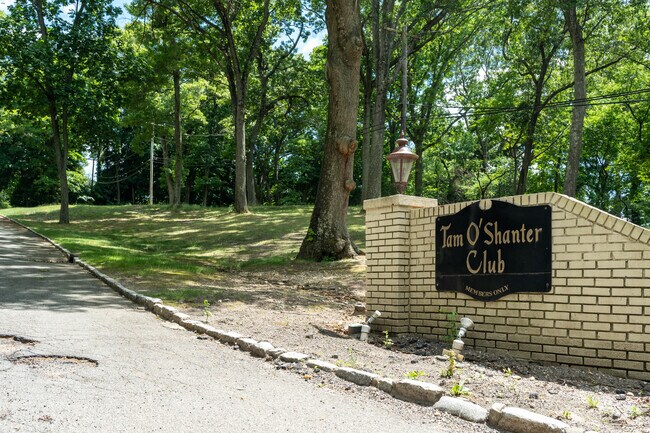 Tam O'Shanter Country Club entrance found on Fruitledge Road.