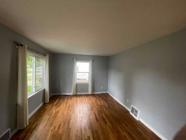 505 Herrick Park Dr, Tecumseh, MI 49286 - photo 2