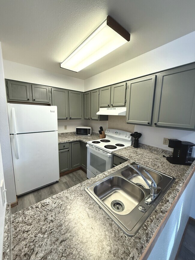 1512 Lake Elmo Dr unit 2, Billings, MT 59105 - photo 4