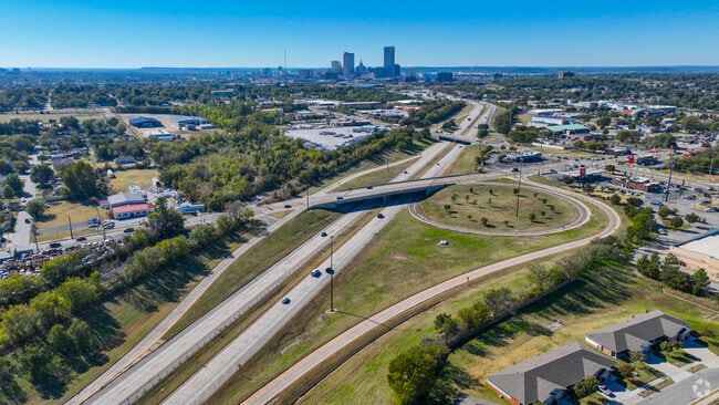 Easy access to Highway 75 and downtown Tulsa make Joe Louis Addition a commuter neighborhood.