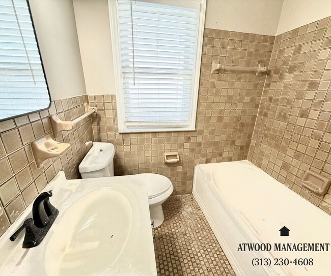 16146 W Parkway St, Detroit, MI 48219 - photo 7