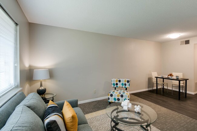 Wildcat Inn - 1854-1858 Claflin, Manhattan, KS 66502 - photo 4