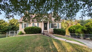 3388 Oak Park Dr, Clarksville, TN 37042