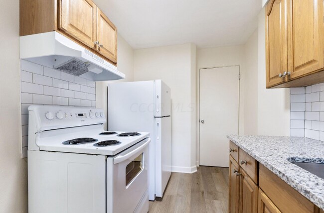 586-588-588 Georgian Dr unit 586-588, Columbus, OH 43228 - photo 4