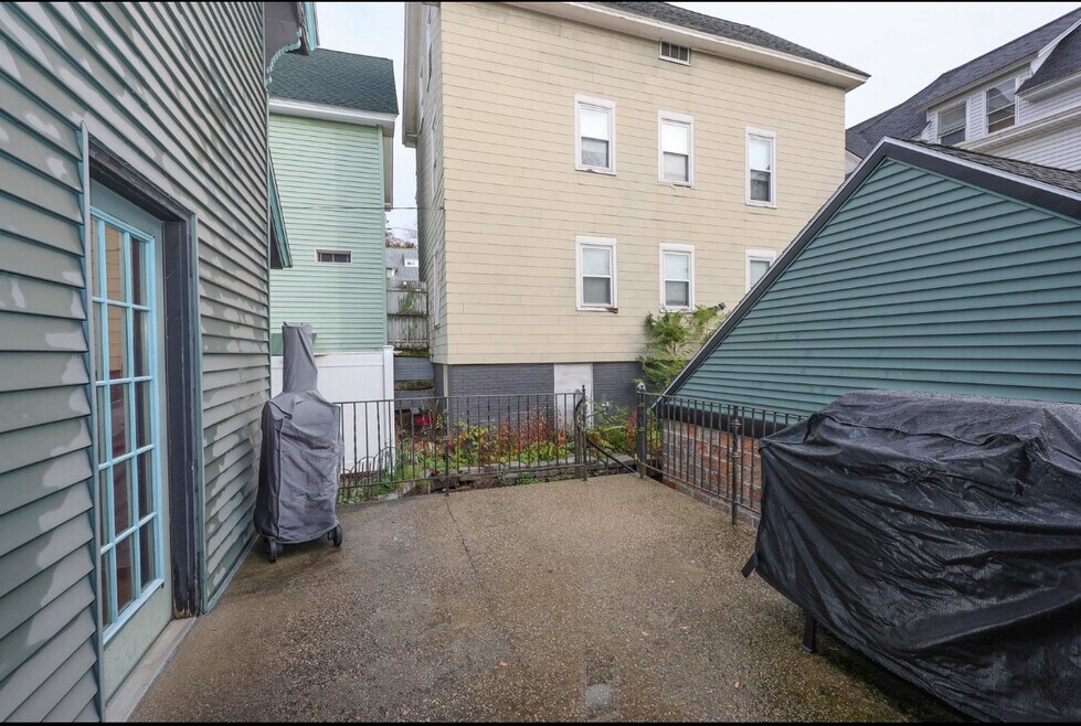 331 E High St unit 331 E High, Manchester, NH 03104 - photo 1