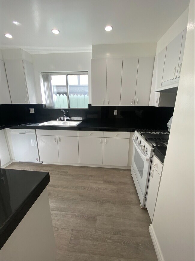Kitchen With Lots Of Cupboards