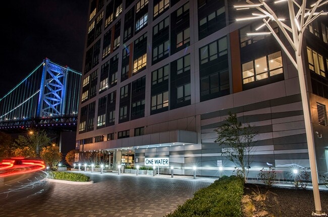 250 N Christopher Columbus Blvd unit 317, Philadelphia, PA 19106 - photo 4