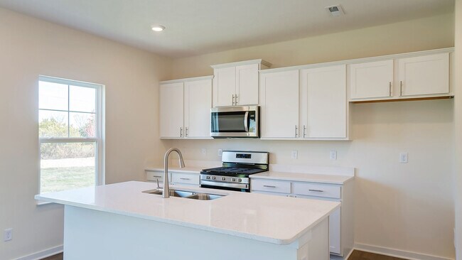 740 Faulkner Dr, Lithopolis, OH 43136 - photo 5