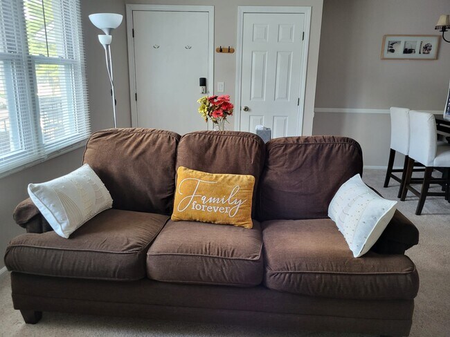 335 Glendale Ave unit G, Bridgeport, CT 06606 - photo 2