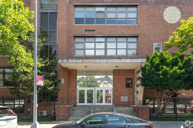 Yeshivah of Flatbush Elementary School provides great academic opportunities for students.