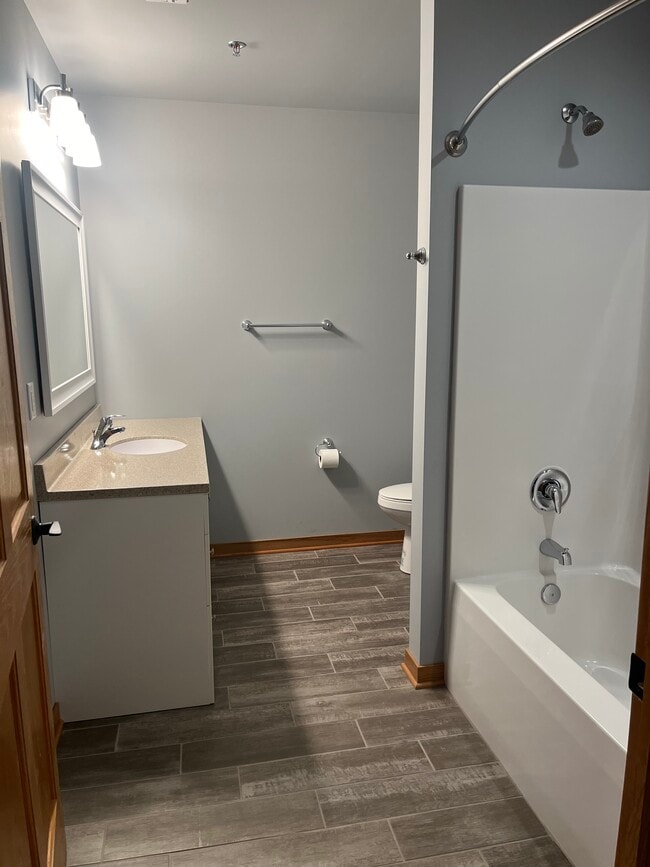 120 5th Ave N unit 2, La Crosse, WI 54601 - photo 5