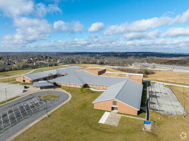 East Oldham Middle School has a student-teacher ratio of 17 to 1.