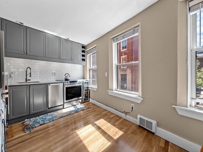 19 Charter St unit 3, Boston, MA 02113 - photo 4