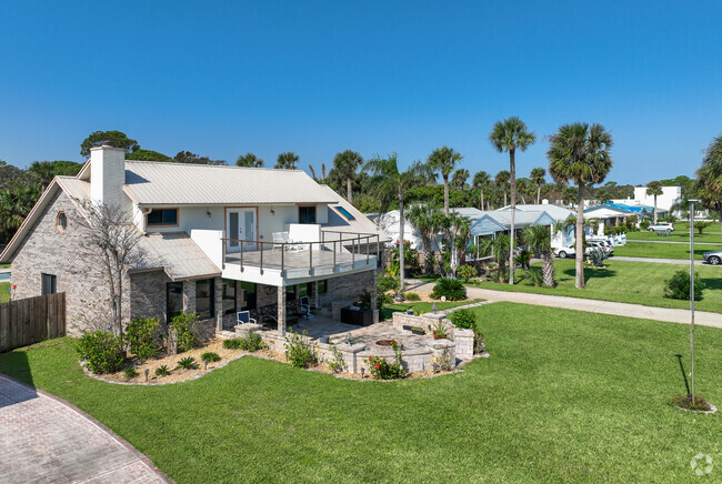 Rio Vista has two story homes right next to smaller more modest single story homes.