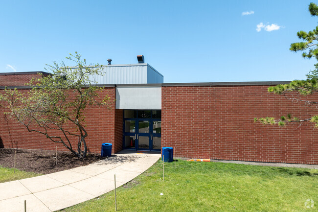 Thayer J Hill Middle School has an overall Niche grade of A.