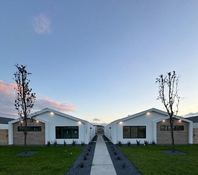 1408 E Iris Ave unit 4, McAllen, TX 78501 - photo 2