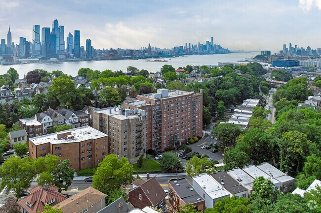 Hamilton Weehawken Residences: Where Luxury Meets Comfort in Modern Living!, Weehawken, NJ 07086 - photo 5