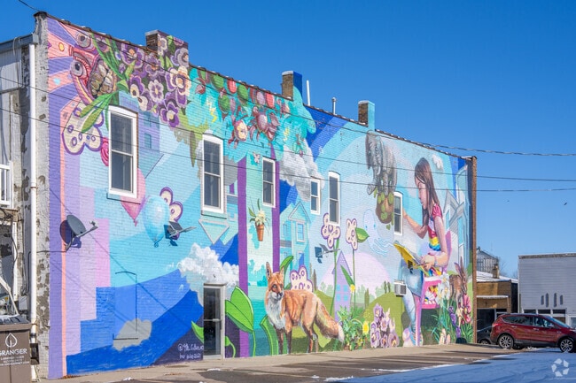 A mural along Main St in downtown Leslie.