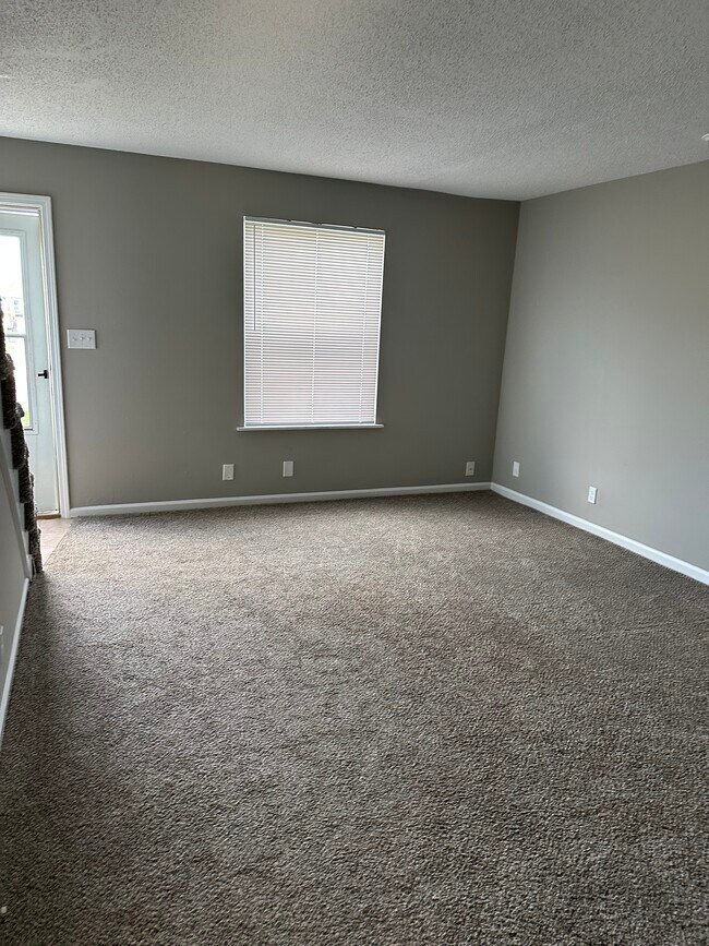 1044 Pembroke Oak Grove Rd unit 32, Oak Grove, KY 42262 - photo 7