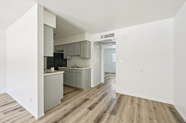 The Park on 57th Ave, Glendale, AZ 85301 - photo 6