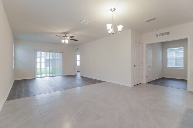 3914 Angola Ln, Sanford, FL 32771 - photo 5