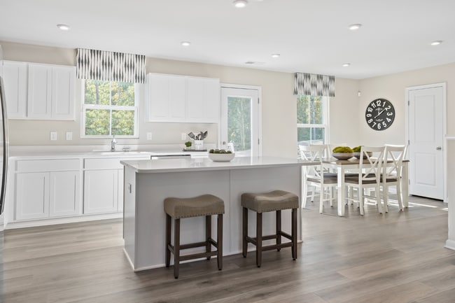 2305 Holiday Creek Dr, Whitestown, IN 46075 - photo 2