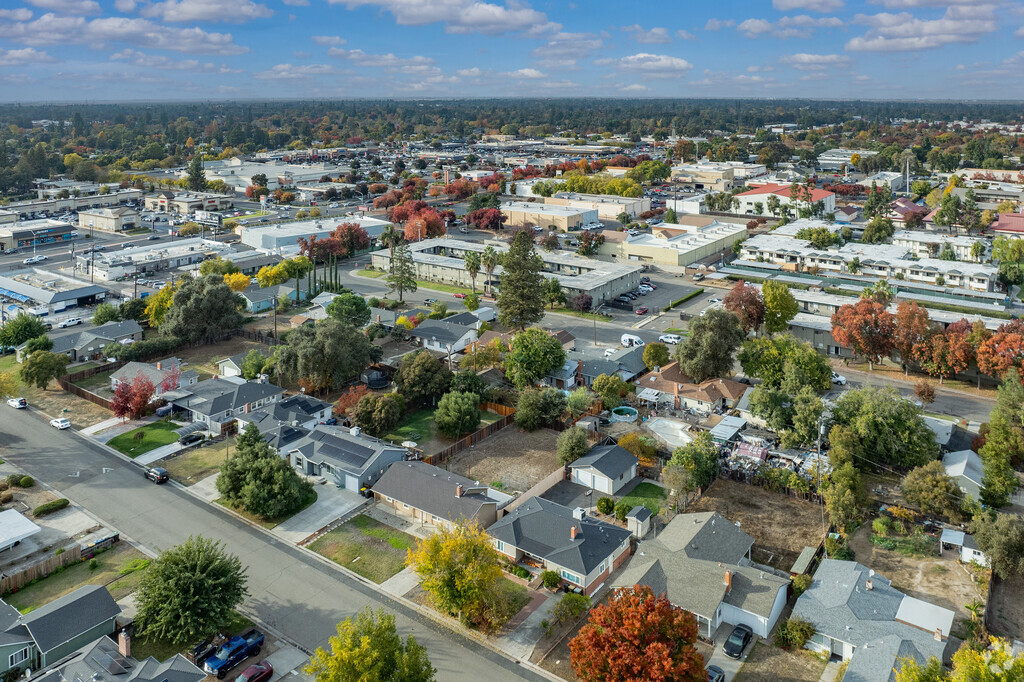 About Lincoln Village Schools, Demographics, Things to Do