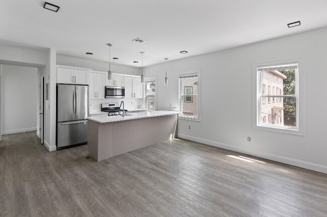 14 Trenton St unit 2, Providence, RI 02906 - photo 4
