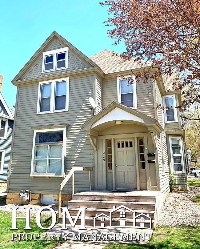 229 Center St Unit 2, Mankato, MN 56001