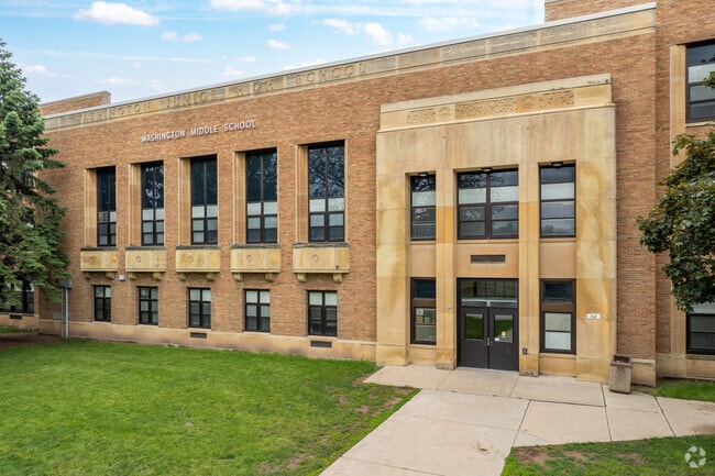 Parents in Green Bay, WI can send their children to Washington Middle School.