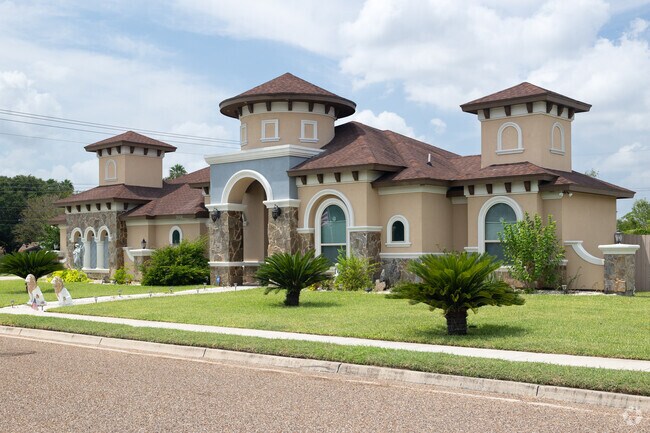 Various architectural styles can be found throughout Primera's neighborhoods.