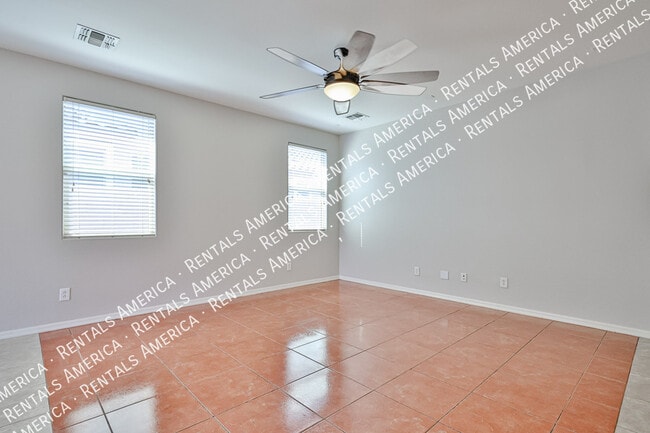 15573 W Laurel Ln, Surprise, AZ 85379 - photo 3