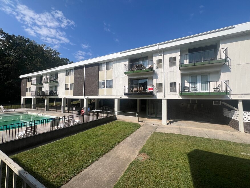 Emeralds Apartments, Dalton, GA 30720 - photo 1