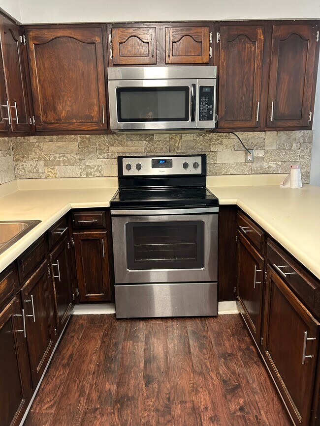 1000 Ranchero Rd unit D, Kerrville, TX 78028 - photo 3