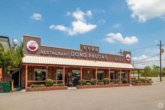 Dong Phuong Bakery, a local Vietnamese favorite, is near Read Boulevard East.