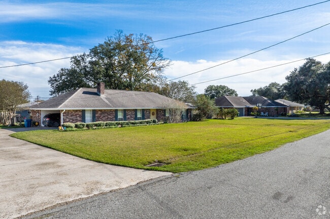 Ranch-style homes are a popular sight among the streets of St Martinville.