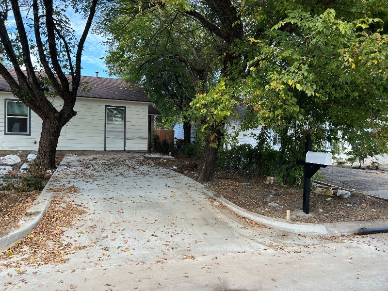 5607 Hiett Ct, Fort Worth, TX 76112 - photo 1