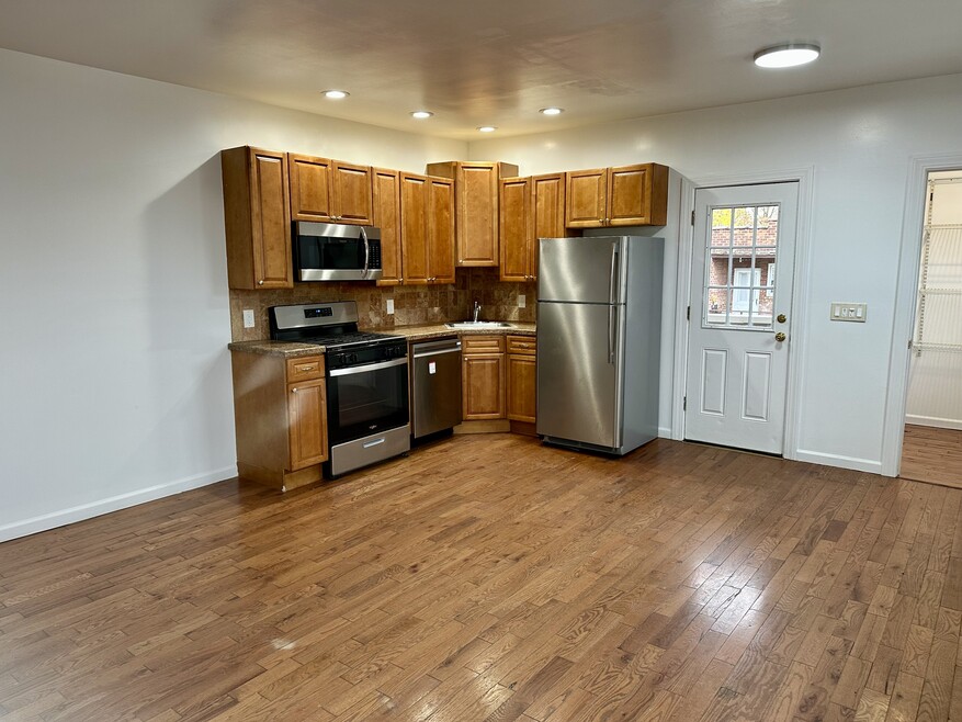37 Independence St unit 2R, White Plains, NY 10606 - photo 1