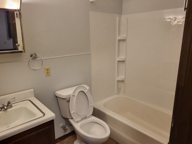 17 2nd Ave unit 9, Melbourne, IA 50162 - photo 4