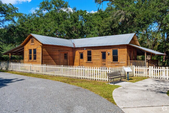 The historic Steffee Homestead was built in 1911 and is minutes from Intercession City.