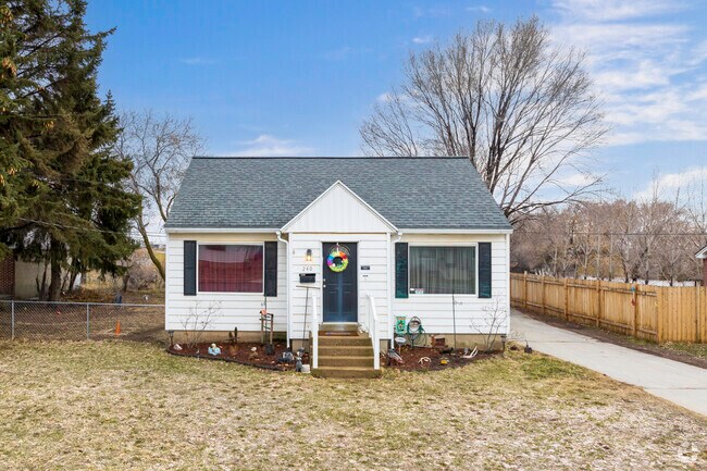 Ranches and ramblers are common in Clearfield.