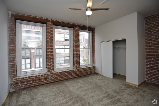 The Landings at River Market Loft & Apartment Homes, Kansas City, MO 64105 - photo 2