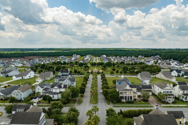 Parkside Boulevard runs through a growing Port Wentworth community.