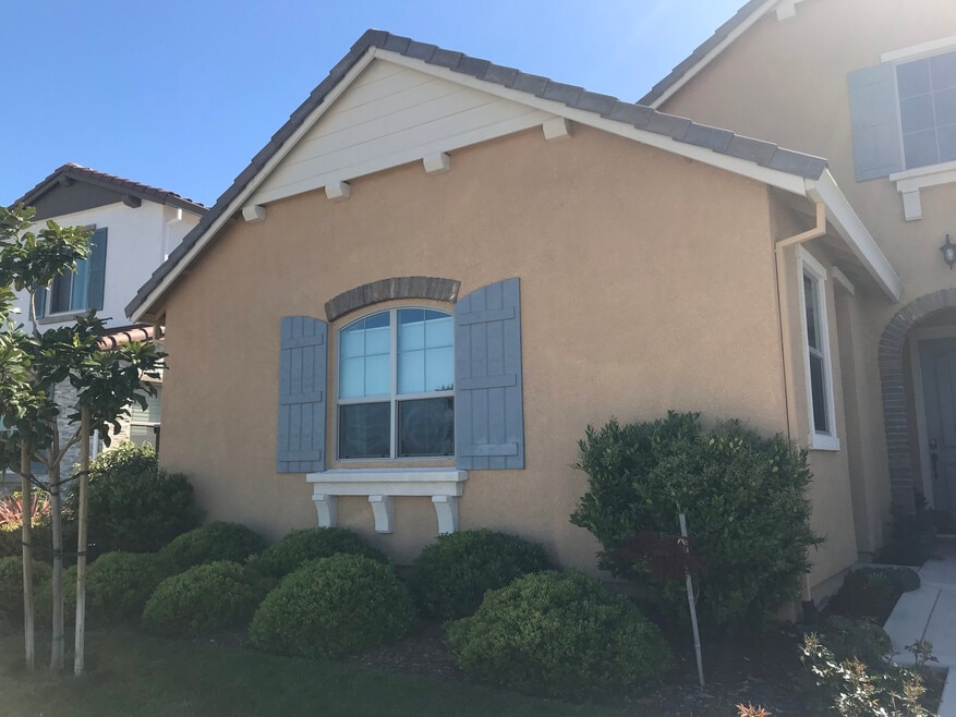 562 Sandy Shores Dr, Lathrop, CA 95330 - photo 1