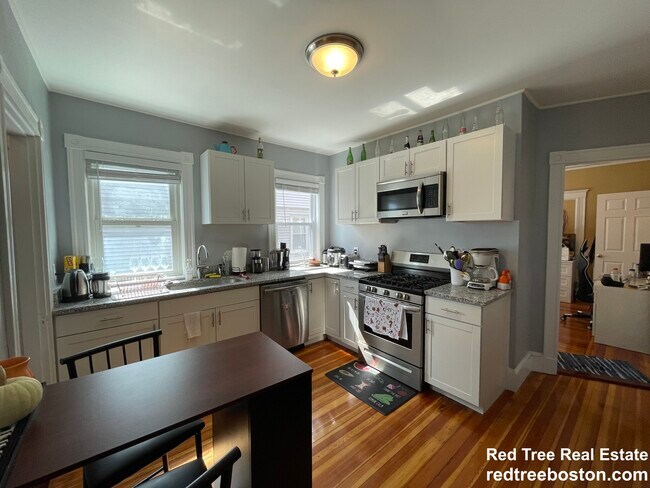 124 Lowell St, Somerville, MA 02143 - photo 2