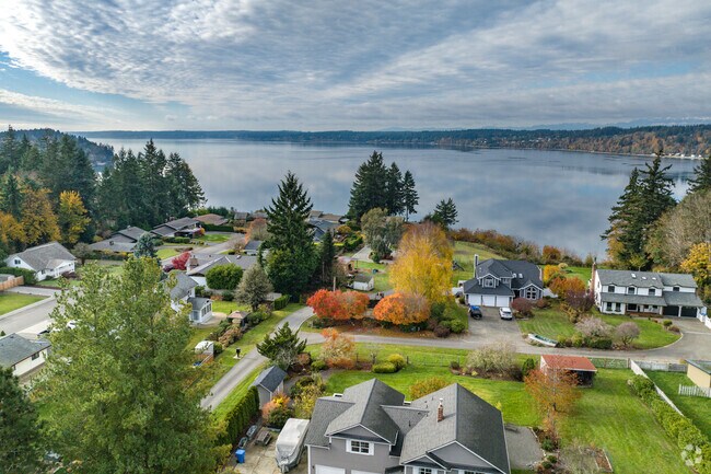 Rosedale is a secluded neighborhood boasting views of Henderson Bay.