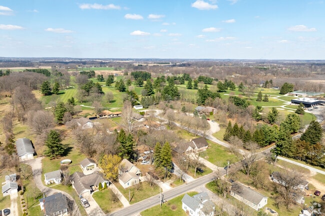 The Maplecrest neighborhood gets its name from the Maplecrest Country Club.