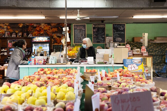 De Voe Rainbow Orchard has been family owned since 1931 in Clifton Park.
