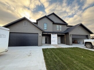 2324 Sweetgrass Dr, Brookings, SD 57006